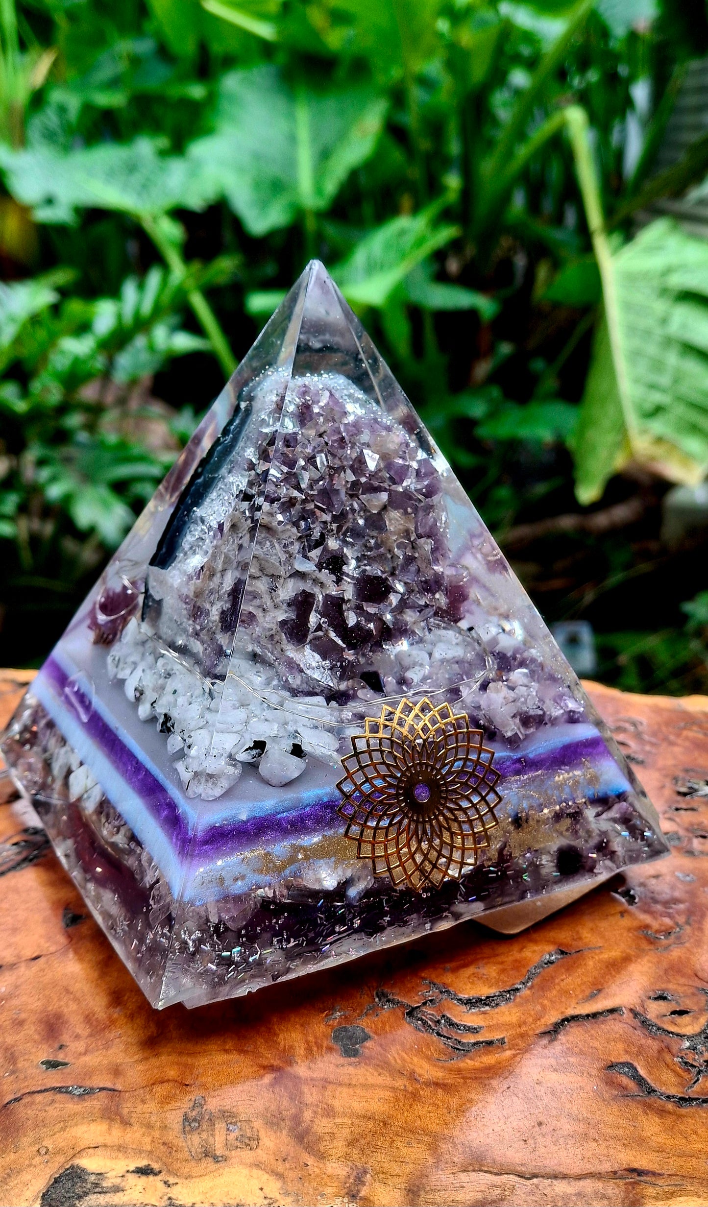 Amyethst Cluster Orgonite Lamp
