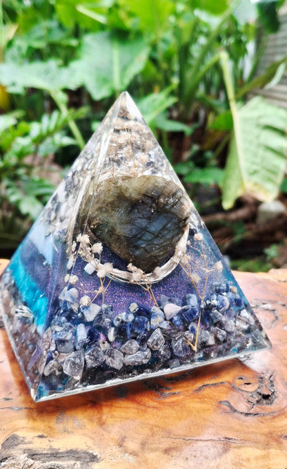 Labradorite Heart Orgonite Pyramid Lamp