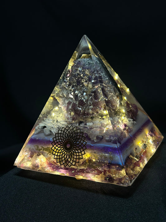 Amyethst Cluster Orgonite Lamp